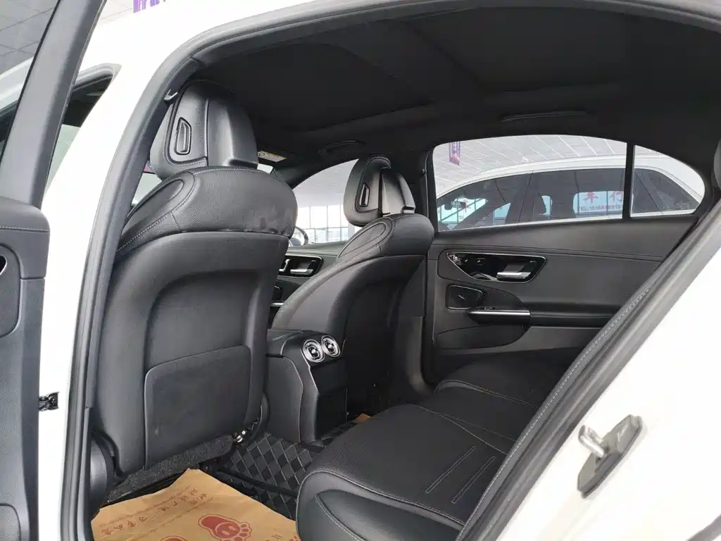 Mercedes-Benz C-Class — миниатюра 14