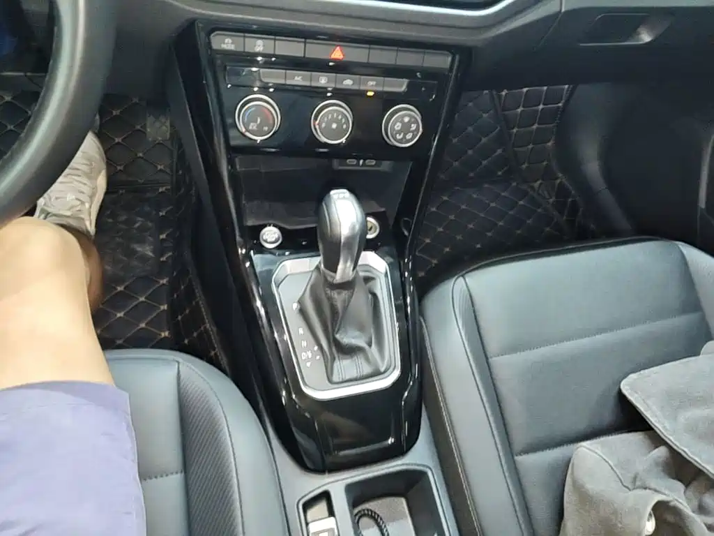 Volkswagen T-Roc — миниатюра 14