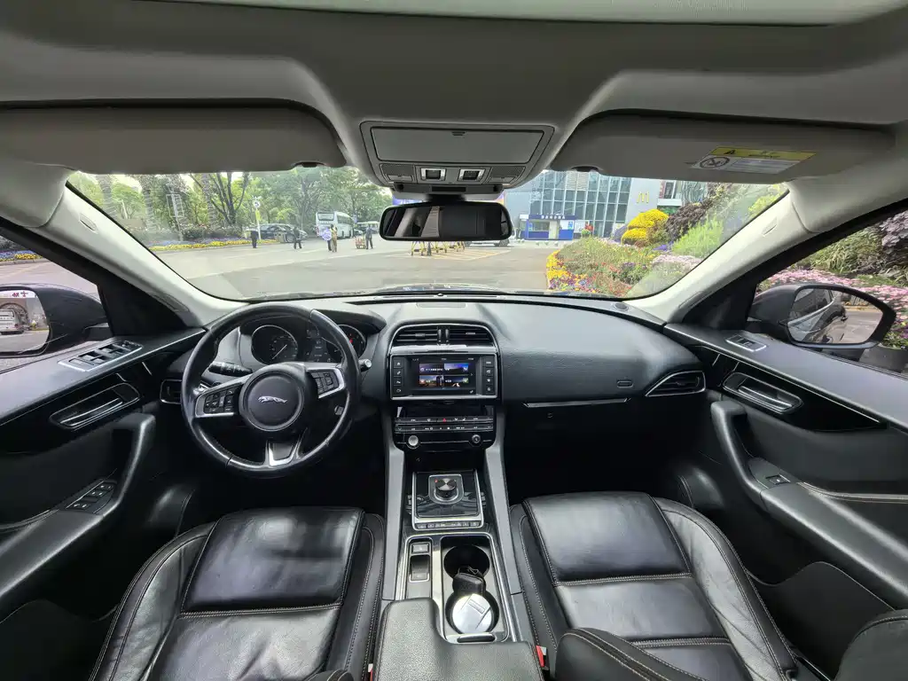 Jaguar F-Pace 2018 2.0T R-Sport Sport