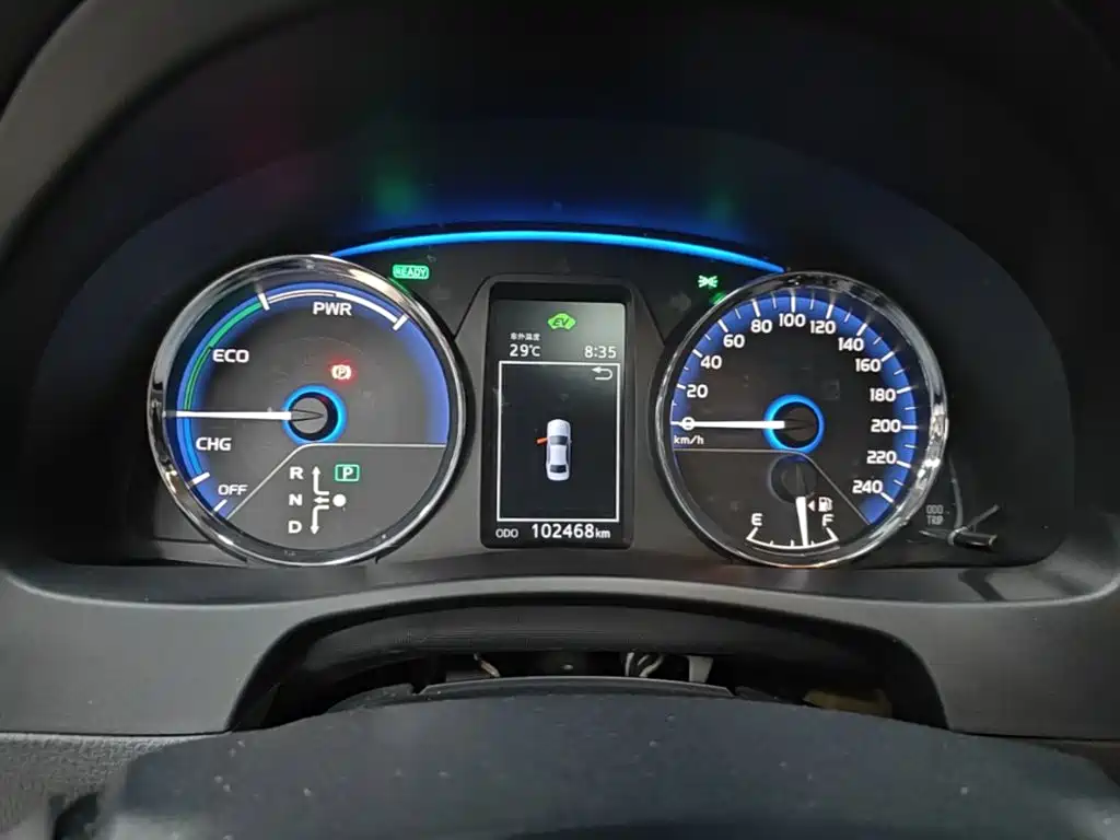 Toyota Corolla Hybrid — миниатюра 12
