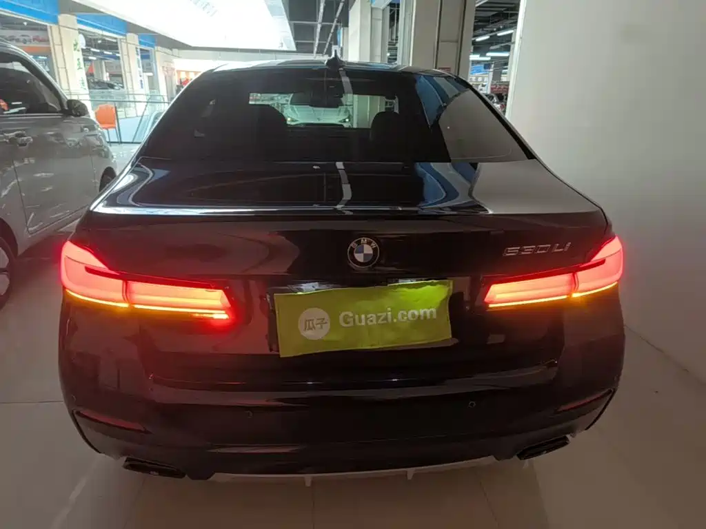 BMW 5 Series — миниатюра 6