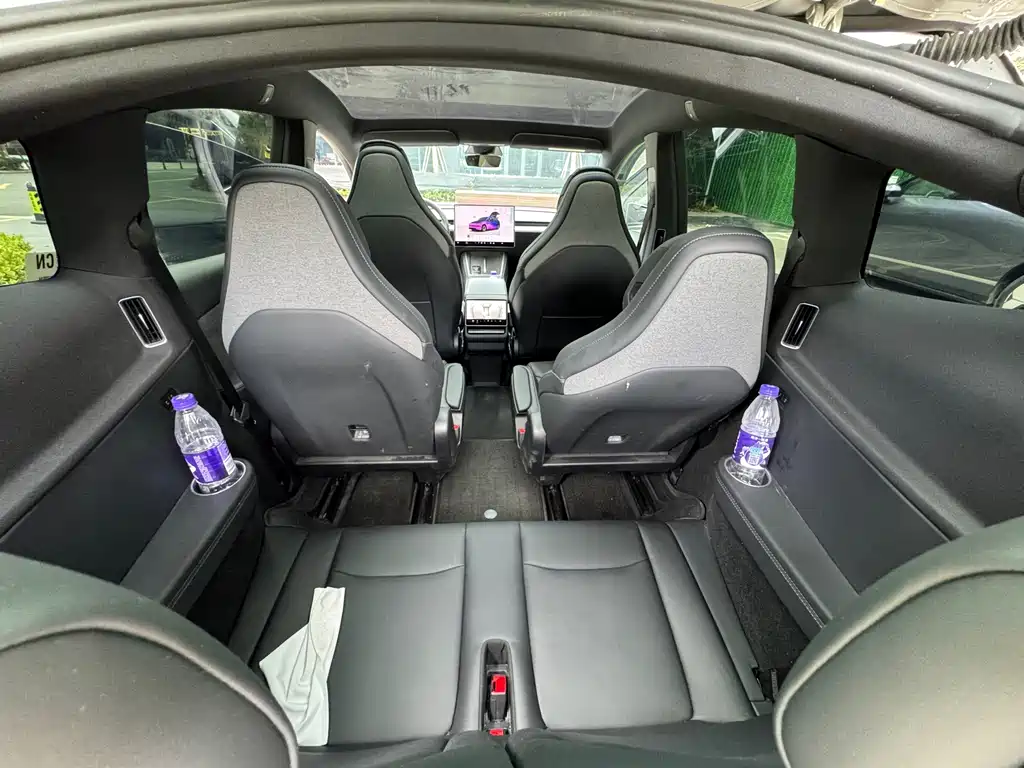 Tesla Model Y L — миниатюра 12