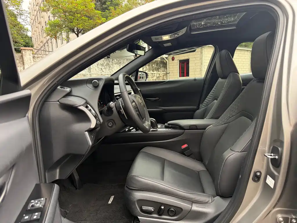 Lexus UX New Energy — миниатюра 4