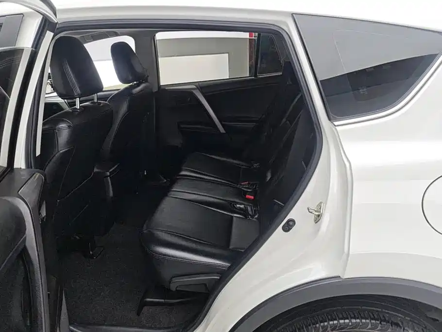 Toyota RAV4 — миниатюра 11