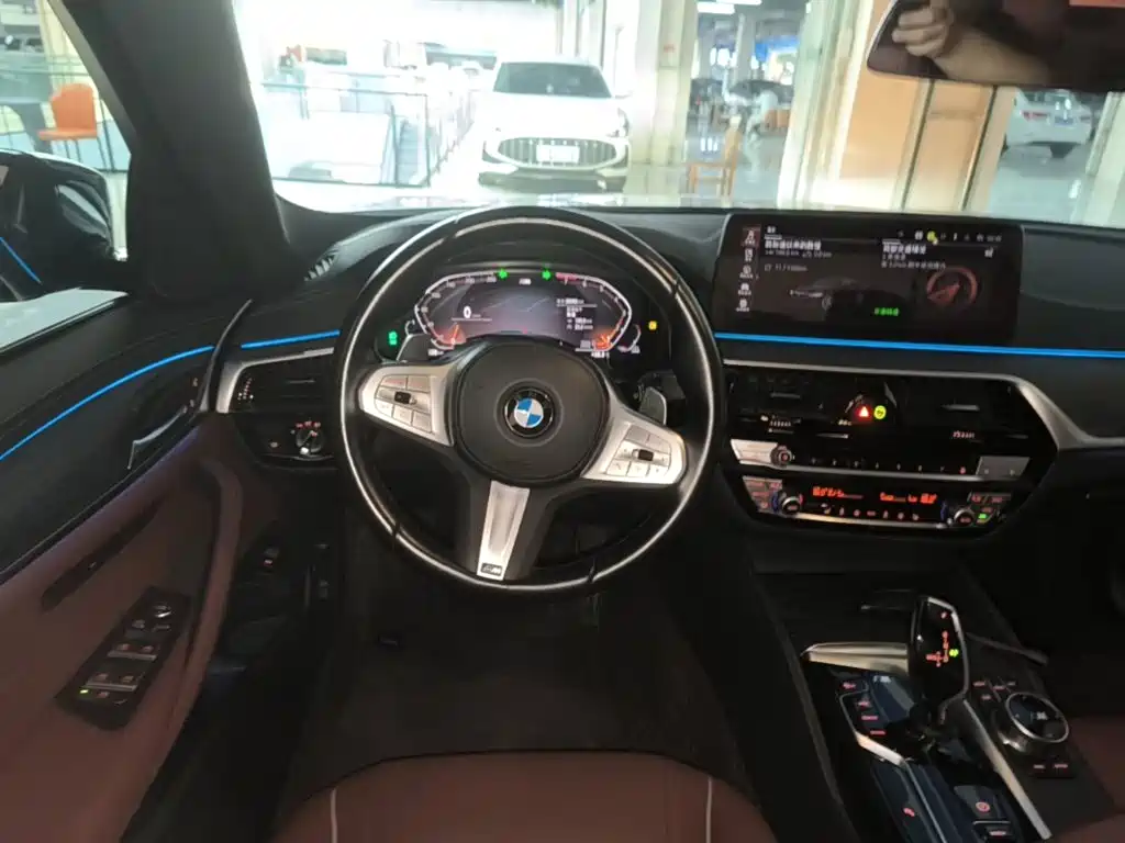 BMW 5 Series — миниатюра 11
