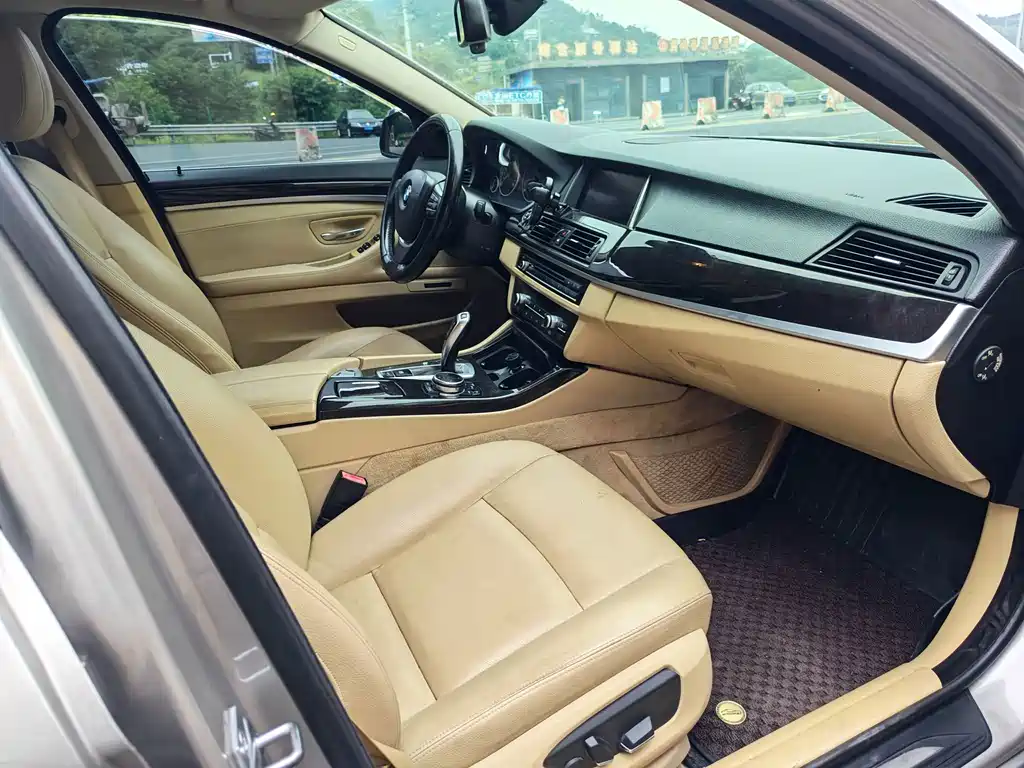 BMW 5 Series — миниатюра 5