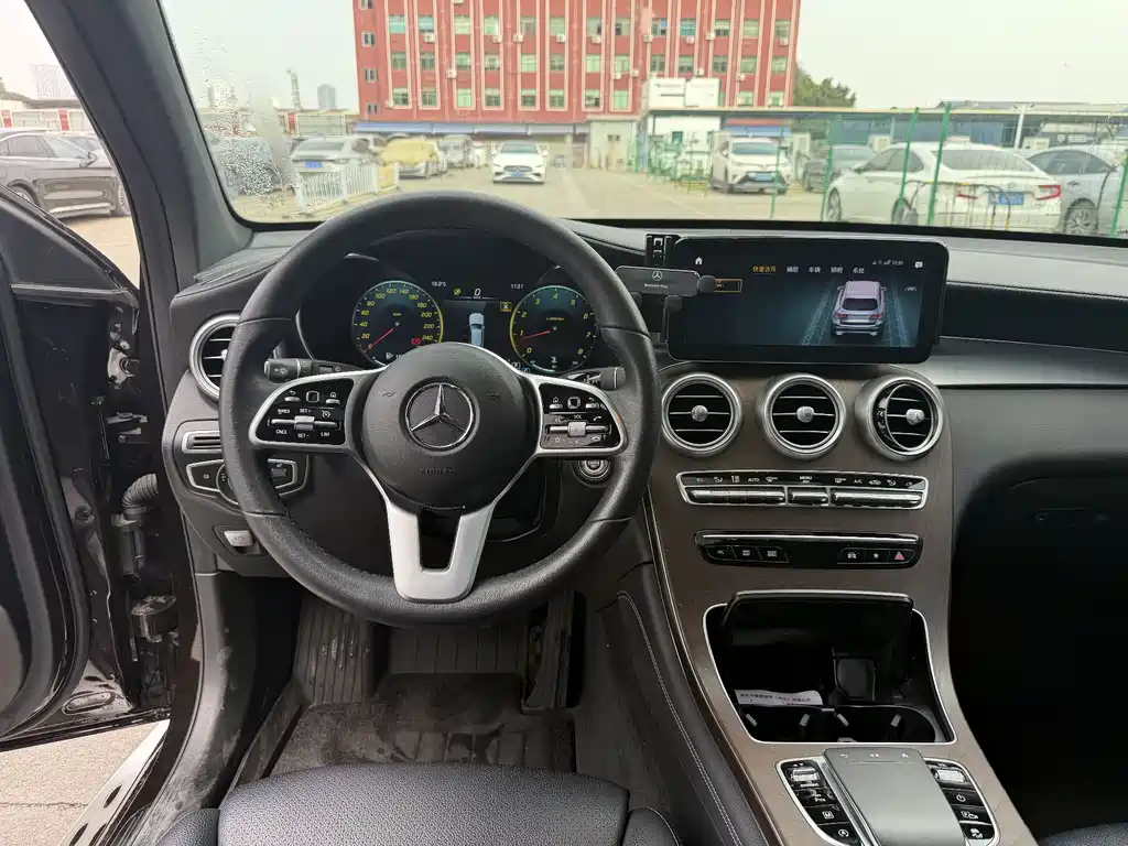 MERCEDES-BENZ GLC
