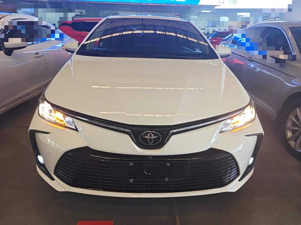 Toyota Corolla 1.2 л 2022 г. Белый, пробег 29900 км