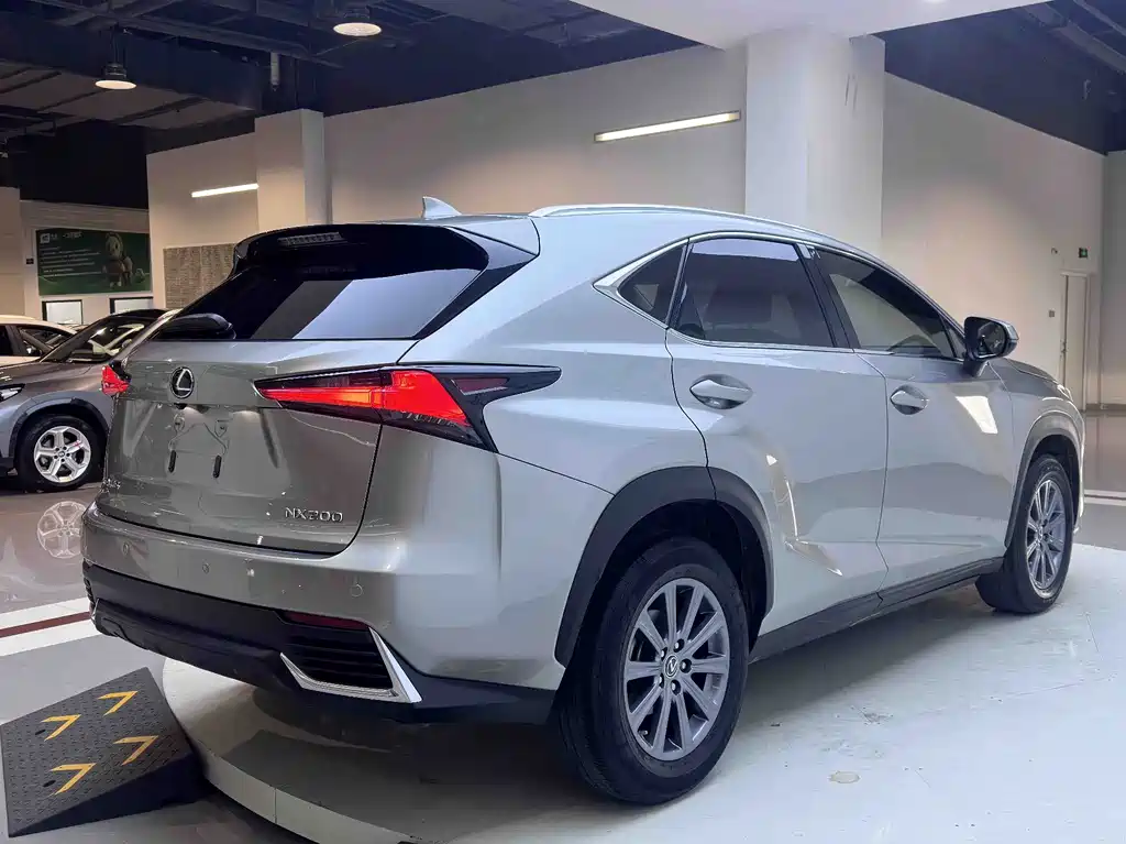 Lexus NX — миниатюра 7
