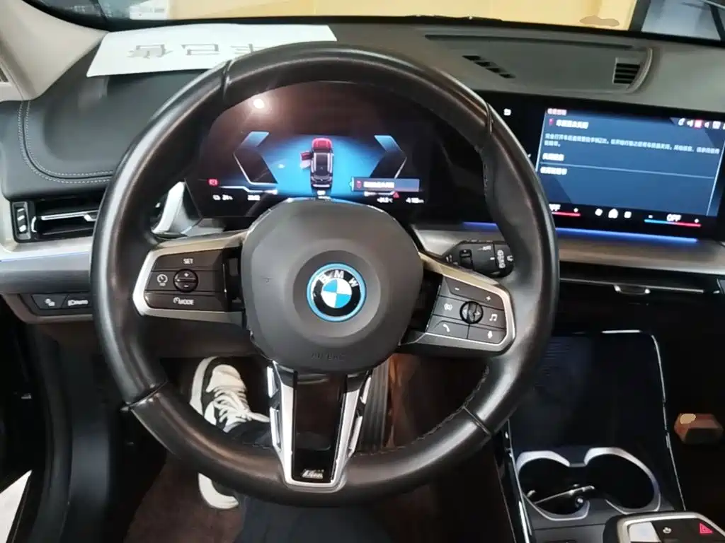 BMW iX1 — миниатюра 11