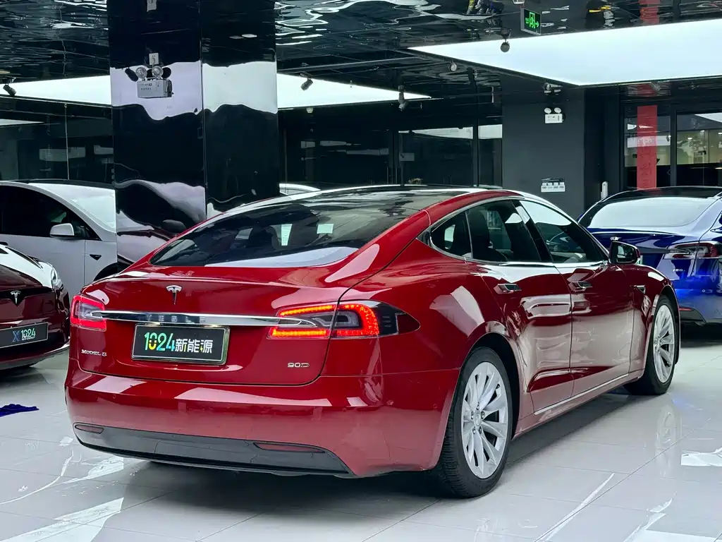 Tesla Model S — миниатюра 4