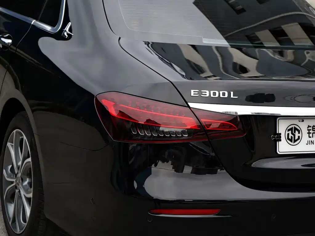 Mercedes-Benz E-Class — миниатюра 13