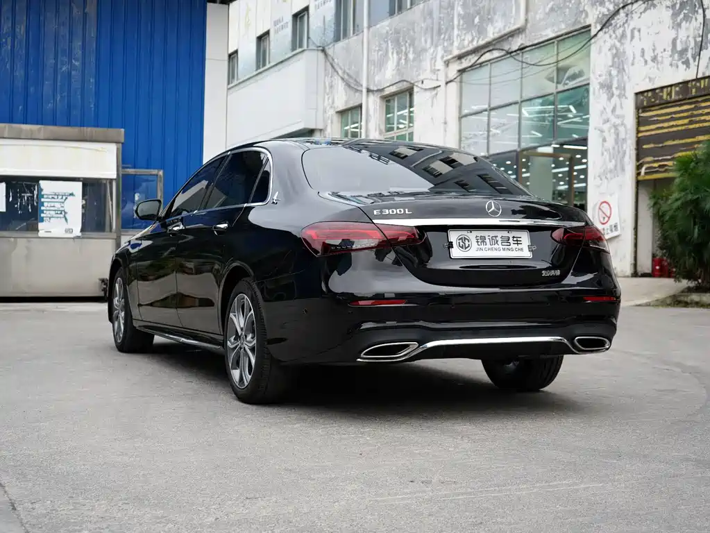 Mercedes-Benz E-Class — миниатюра 9