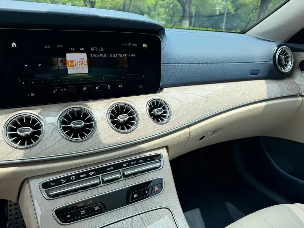 Mercedes-Benz E-Class (Import) — миниатюра 10