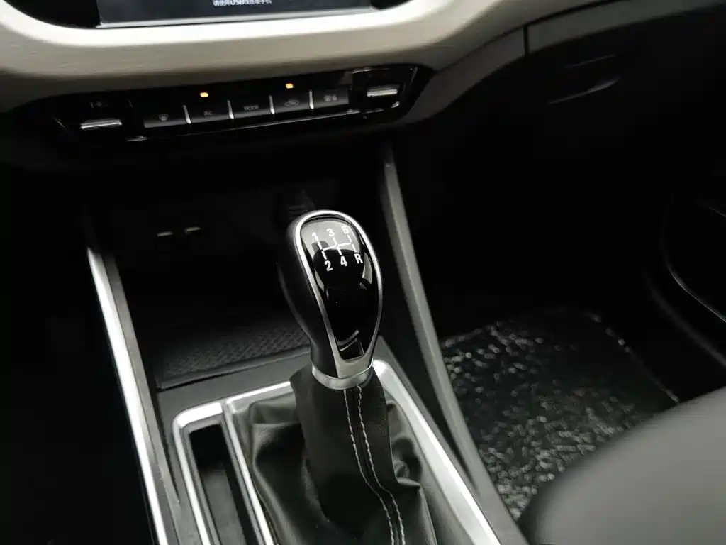 Geely Vision X3 — миниатюра 13