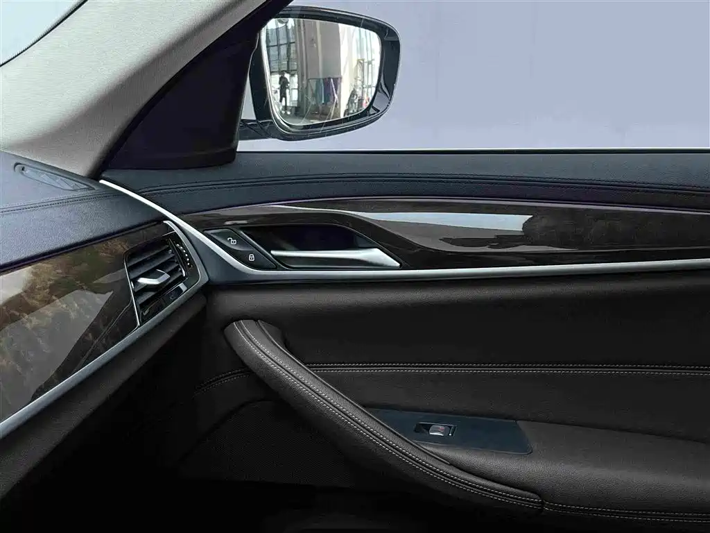 BMW 5 Series — миниатюра 14