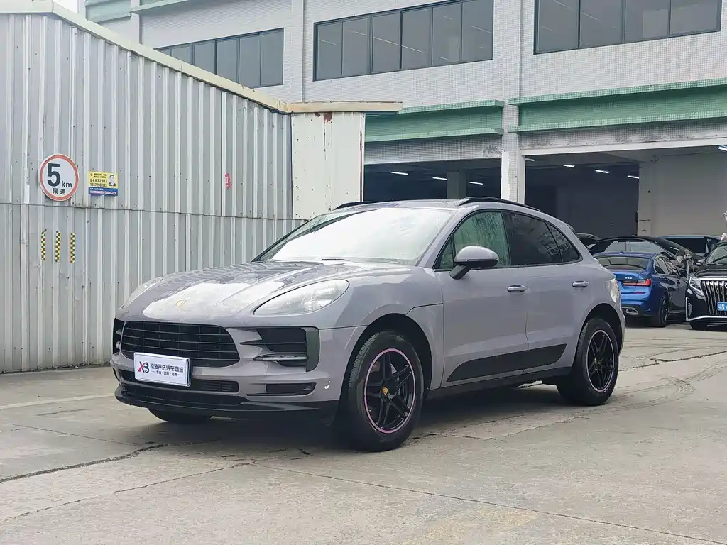 PORSCHE MACAN