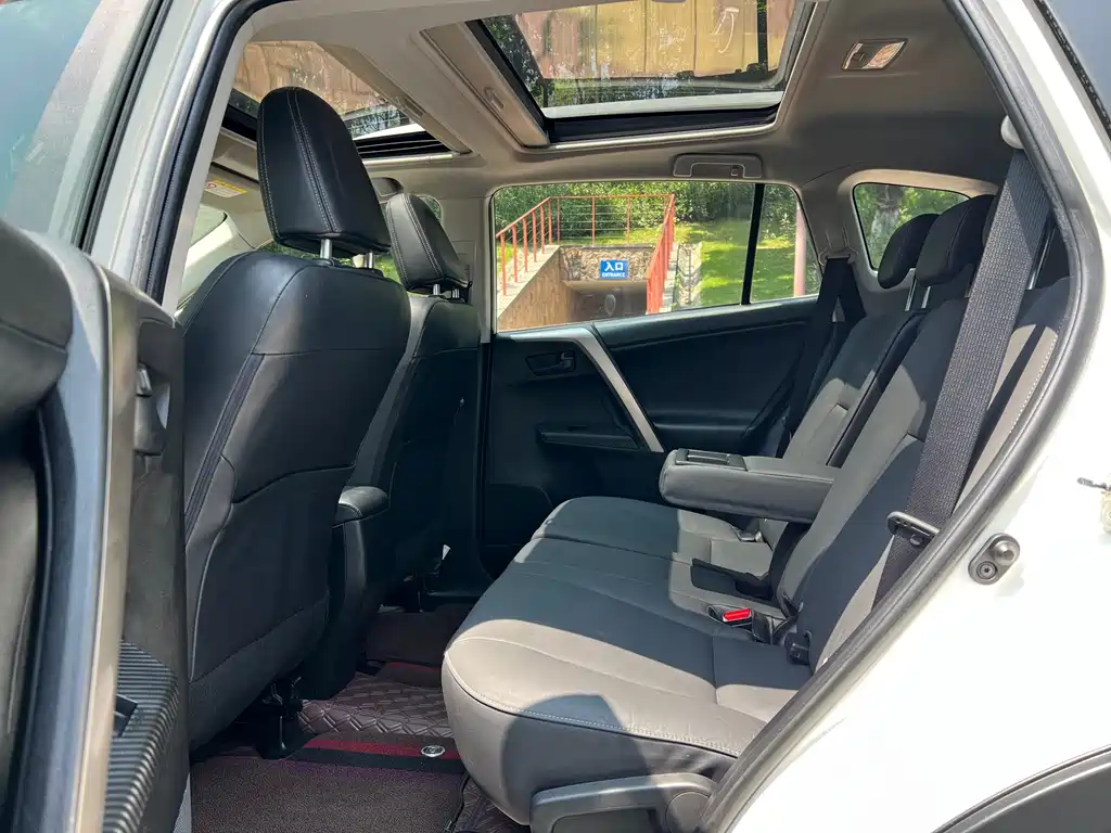 Toyota RAV4 — миниатюра 23