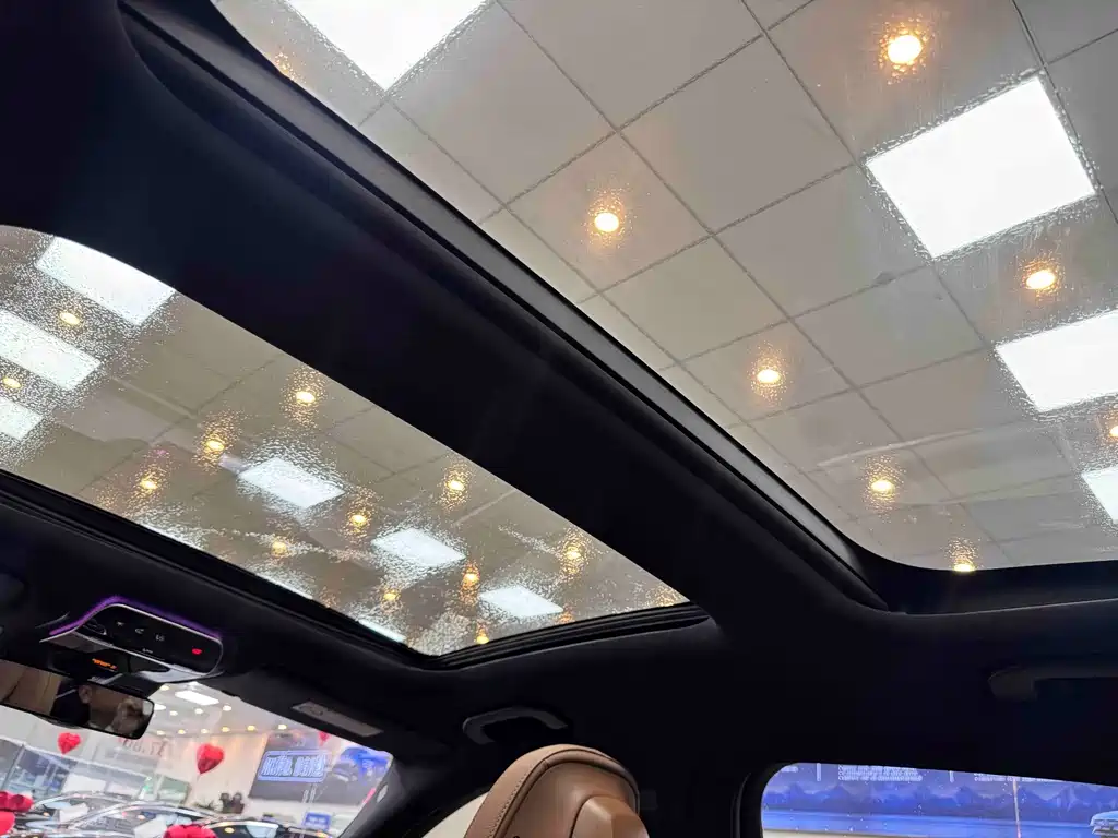 Mercedes-Benz E-Class — миниатюра 12