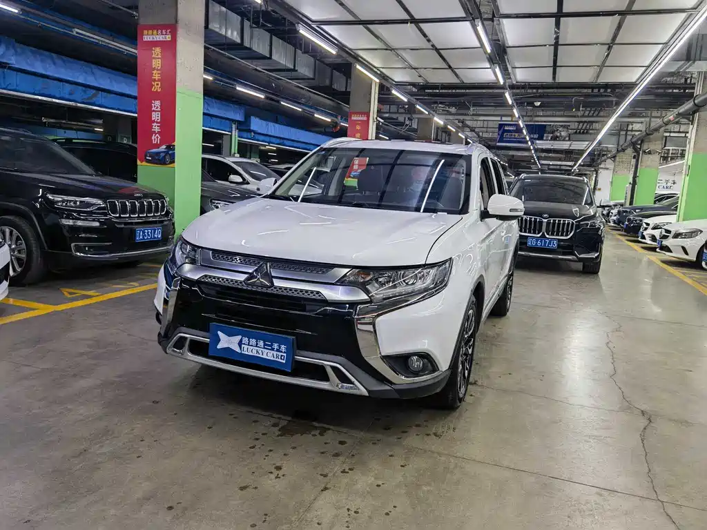 MITSUBISHI OUTLANDER