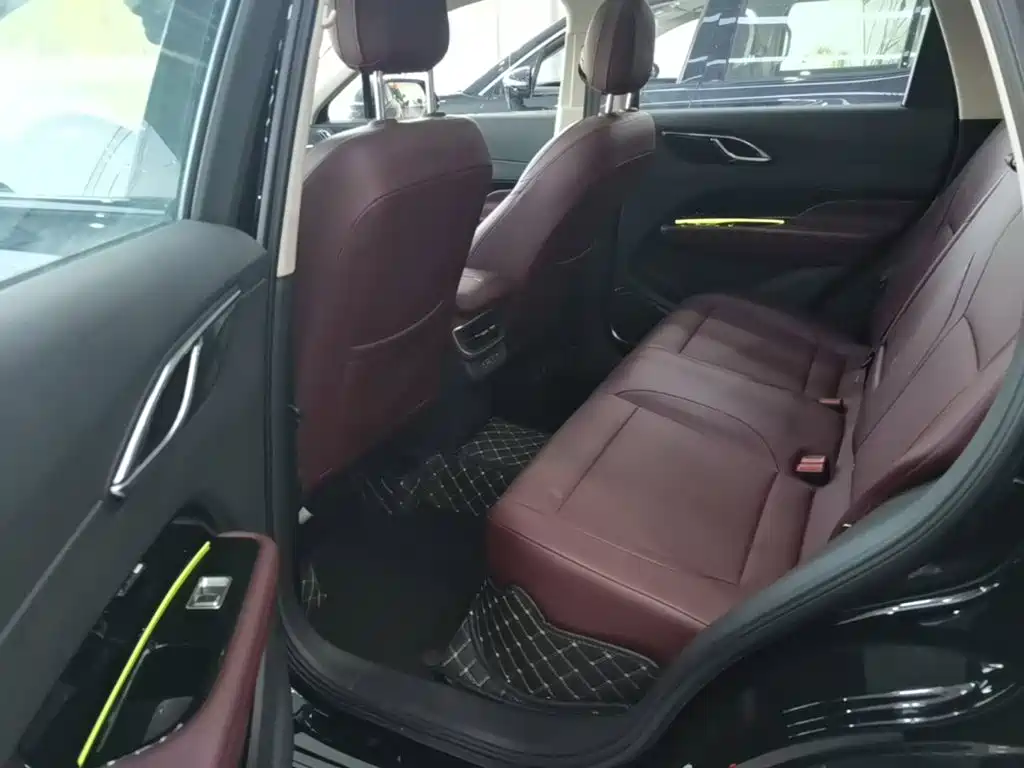 Hongqi Hongqi HS3 PHEV — миниатюра 17