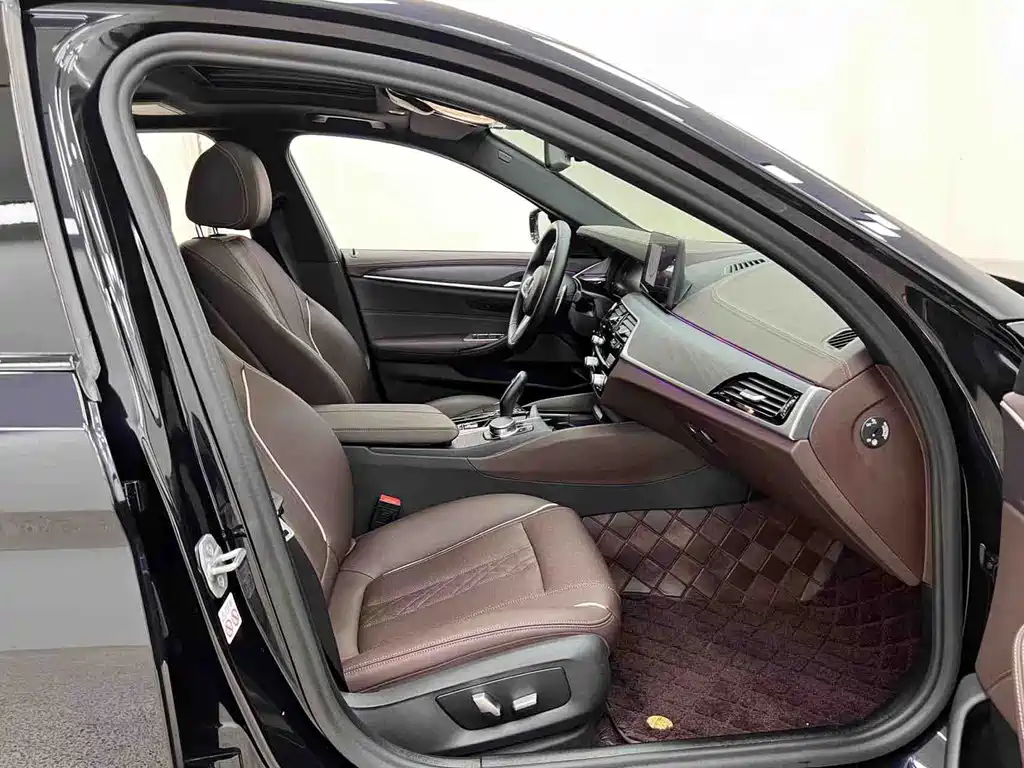 BMW 5 Series — миниатюра 25