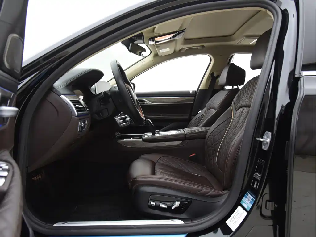 BMW 7 Series — миниатюра 12