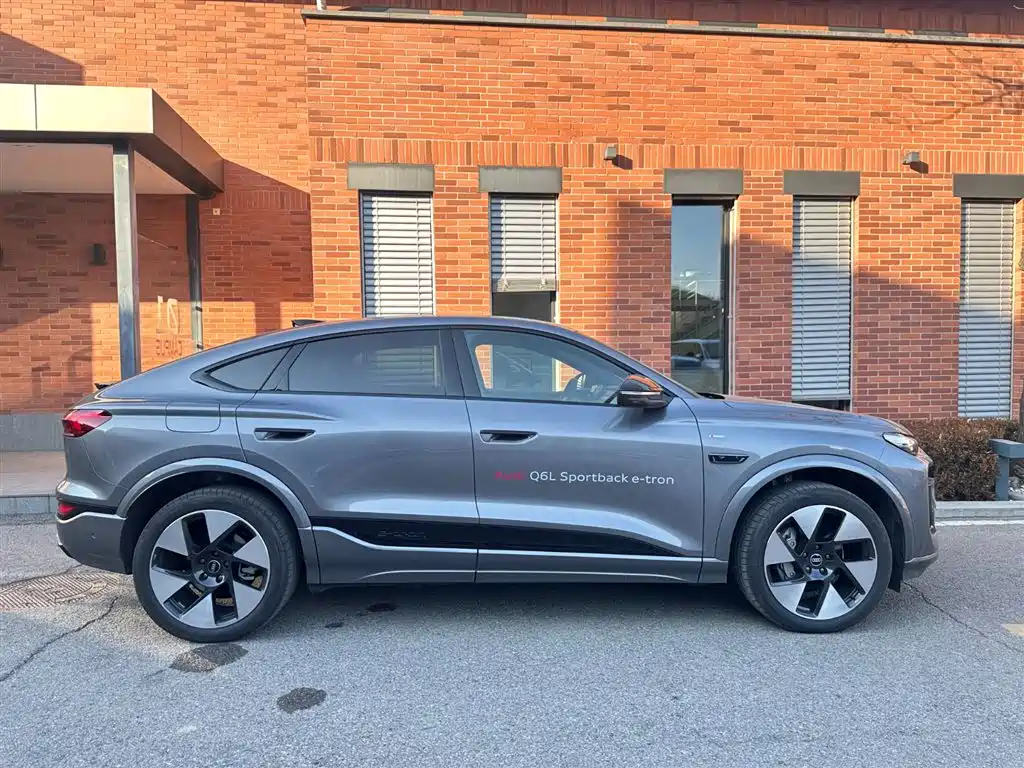 AUDI Q6L SPORTBACK E TRON