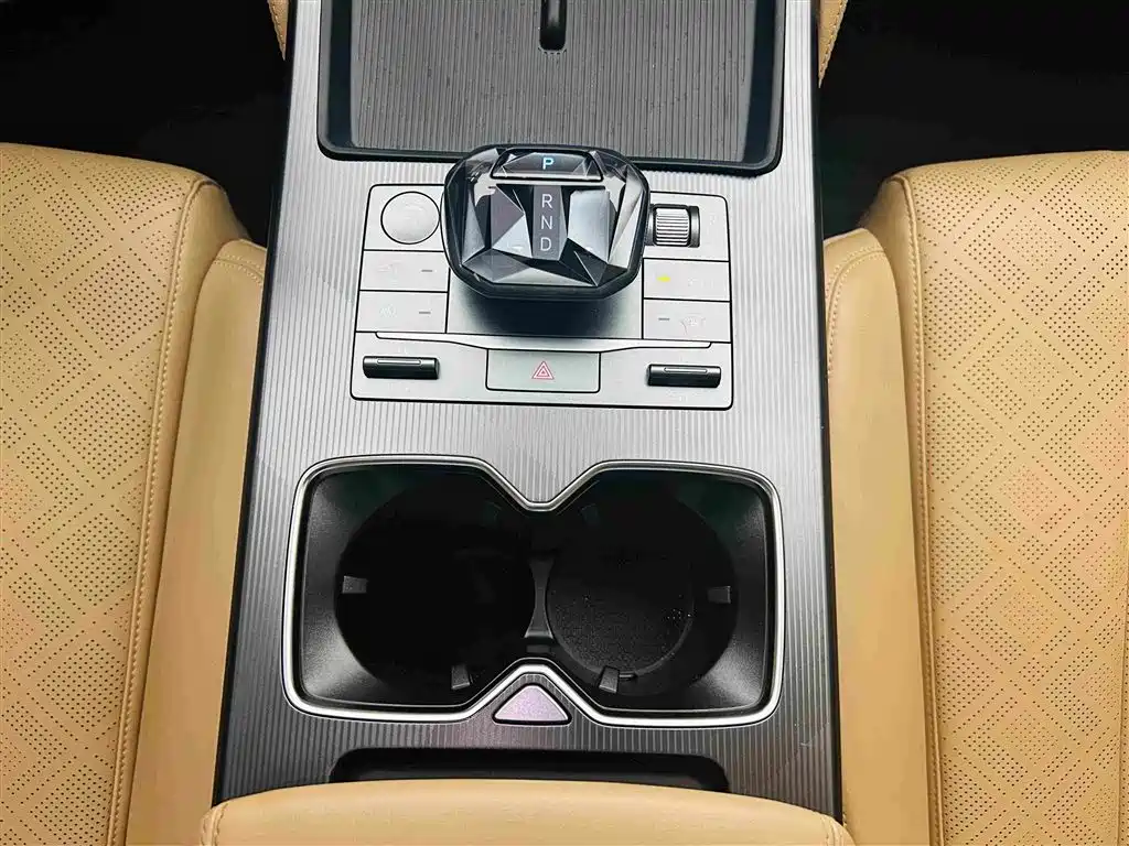 BYD L DM-i — миниатюра 16