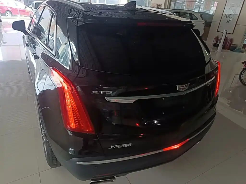 Cadillac XT5 — миниатюра 6