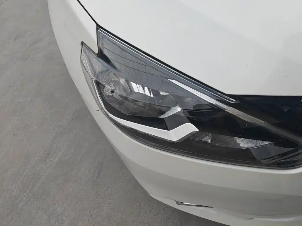 Nissan Sylphy — миниатюра 7