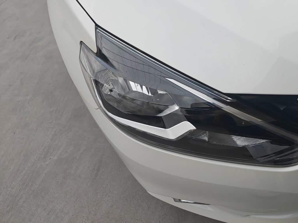 Nissan Sylphy 1.6 л 2022 г. Белый, пробег 14600 км