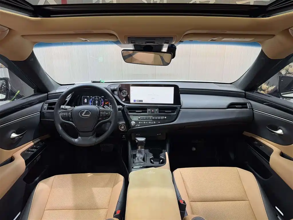 Lexus ES 2022 260