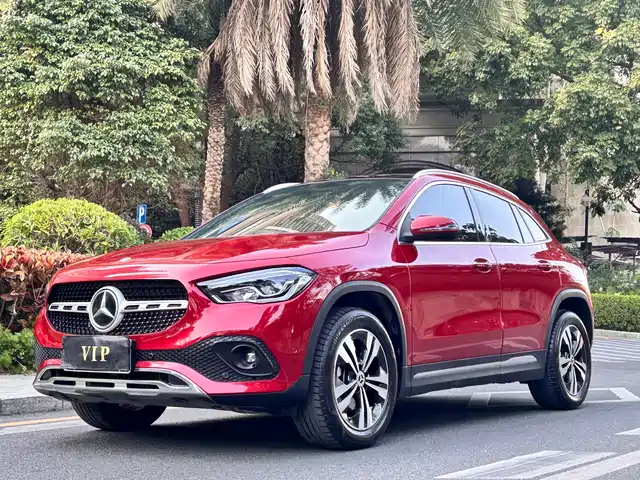 MERCEDES-BENZ GLA