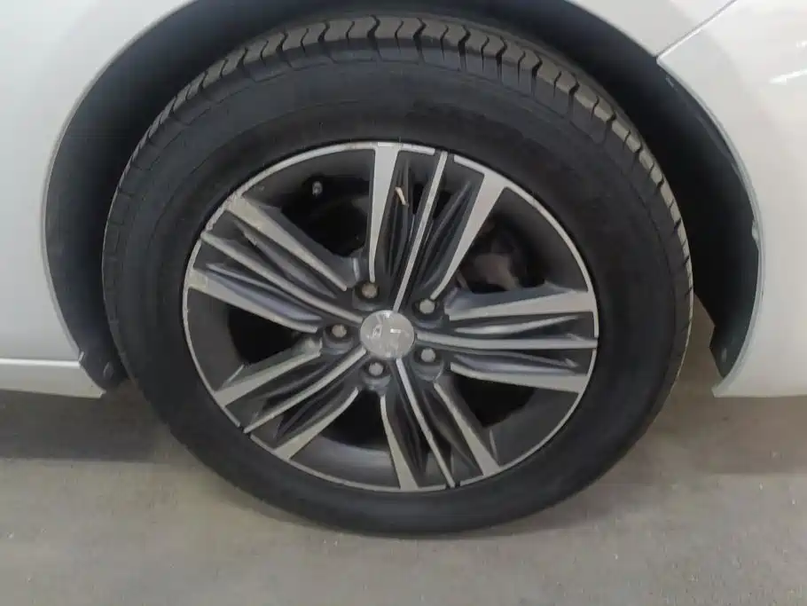 Peugeot 308 — миниатюра 6