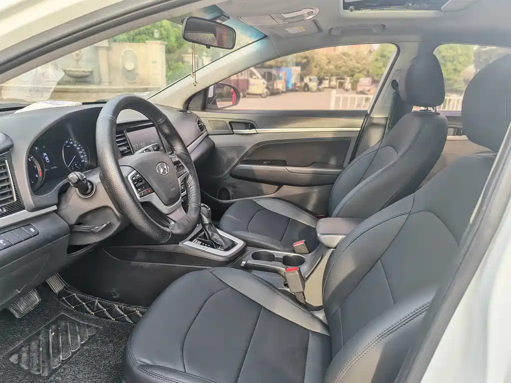Hyundai Elantra — миниатюра 4