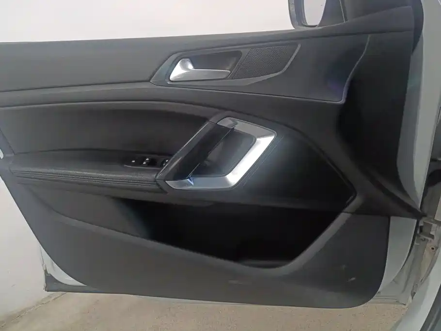Peugeot 308 — миниатюра 7