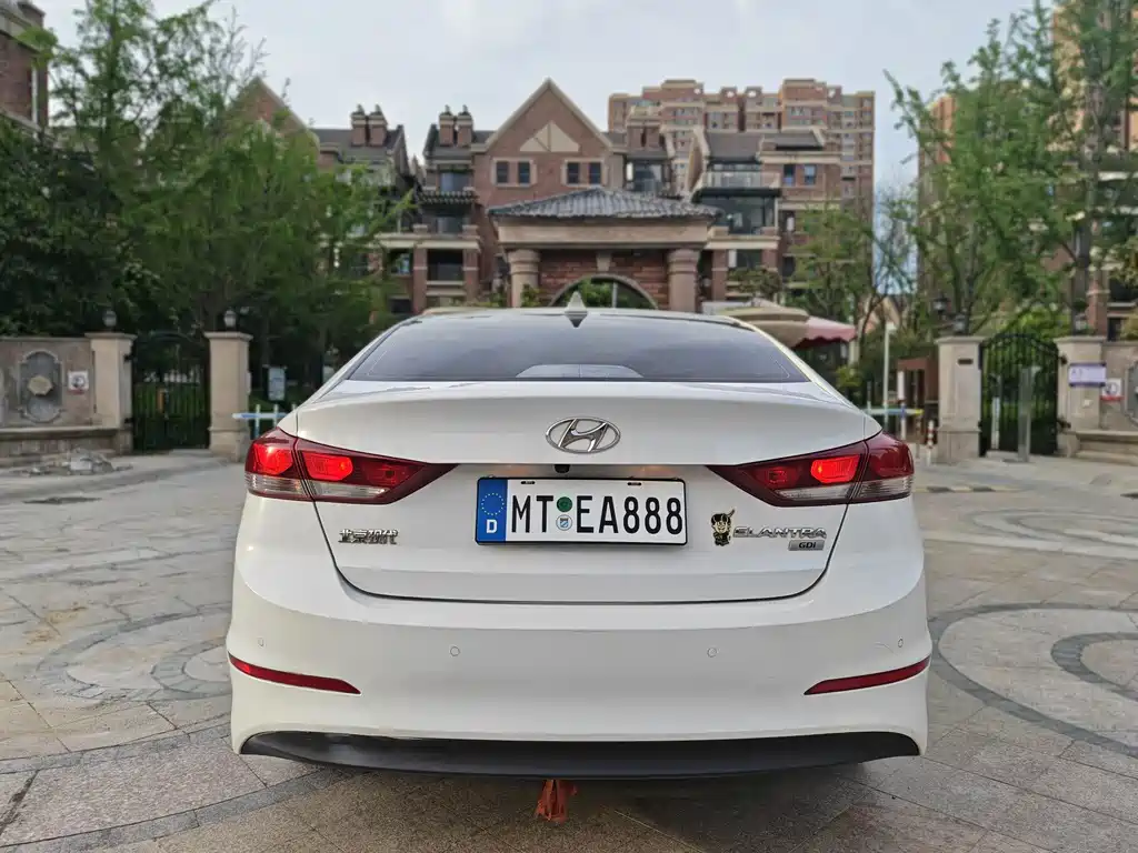 Hyundai Elantra — миниатюра 8