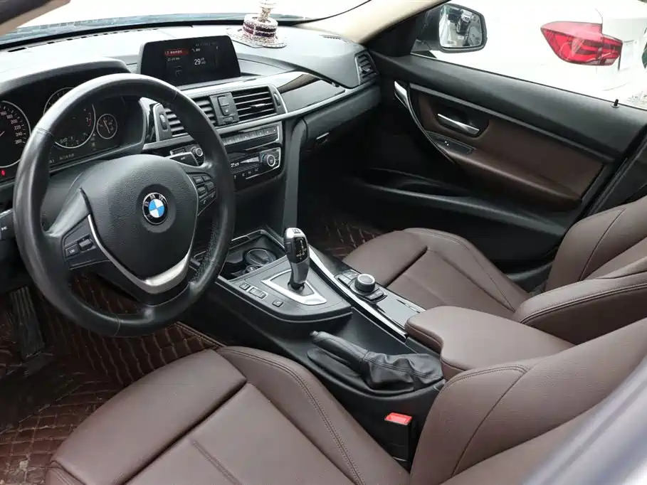 BMW 3 SERIES
