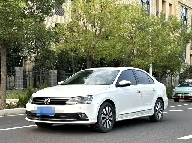 VOLKSWAGEN SAGITAR 2016
