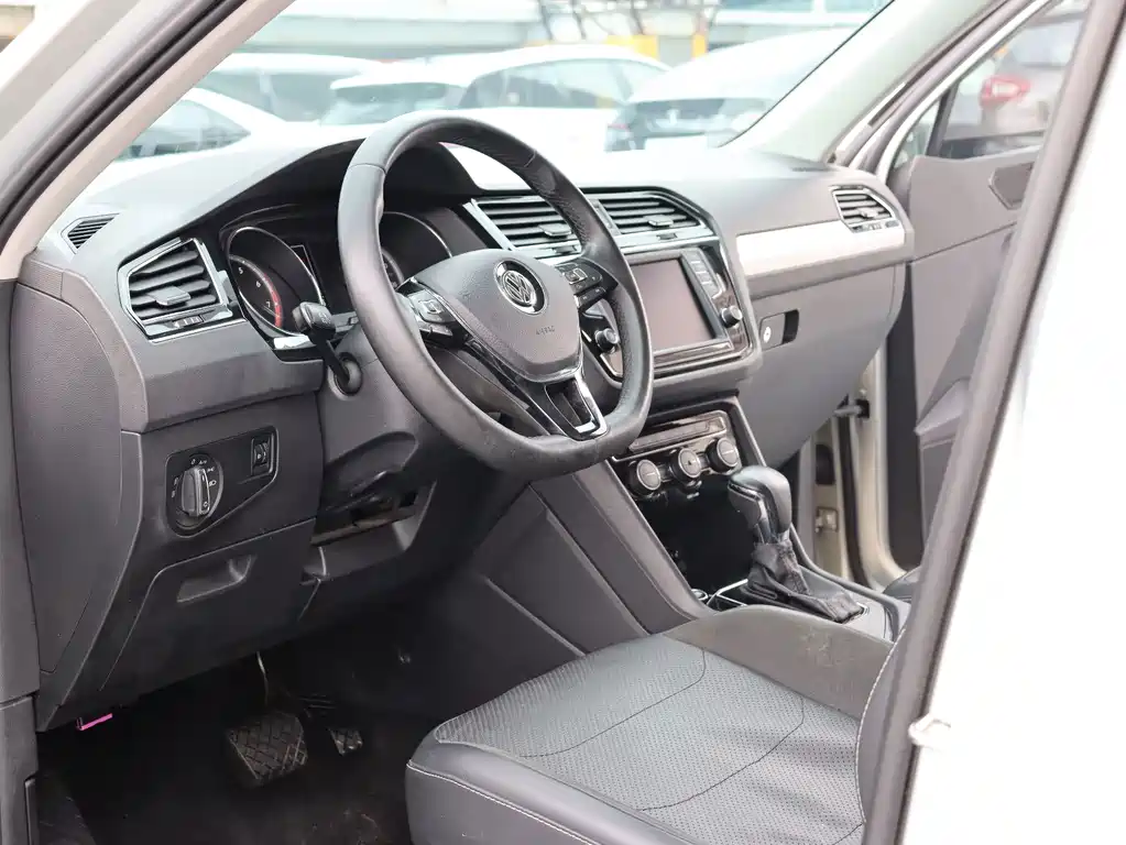 Volkswagen Tiguan L — миниатюра 7