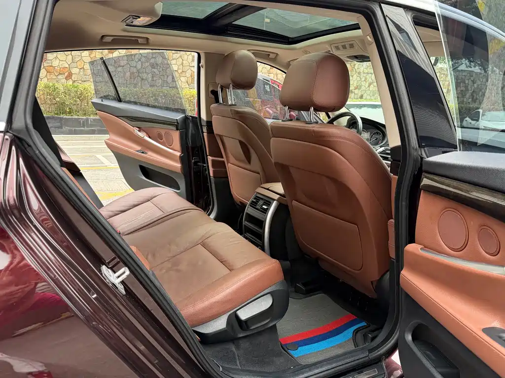 BMW 5 Series GT — миниатюра 7