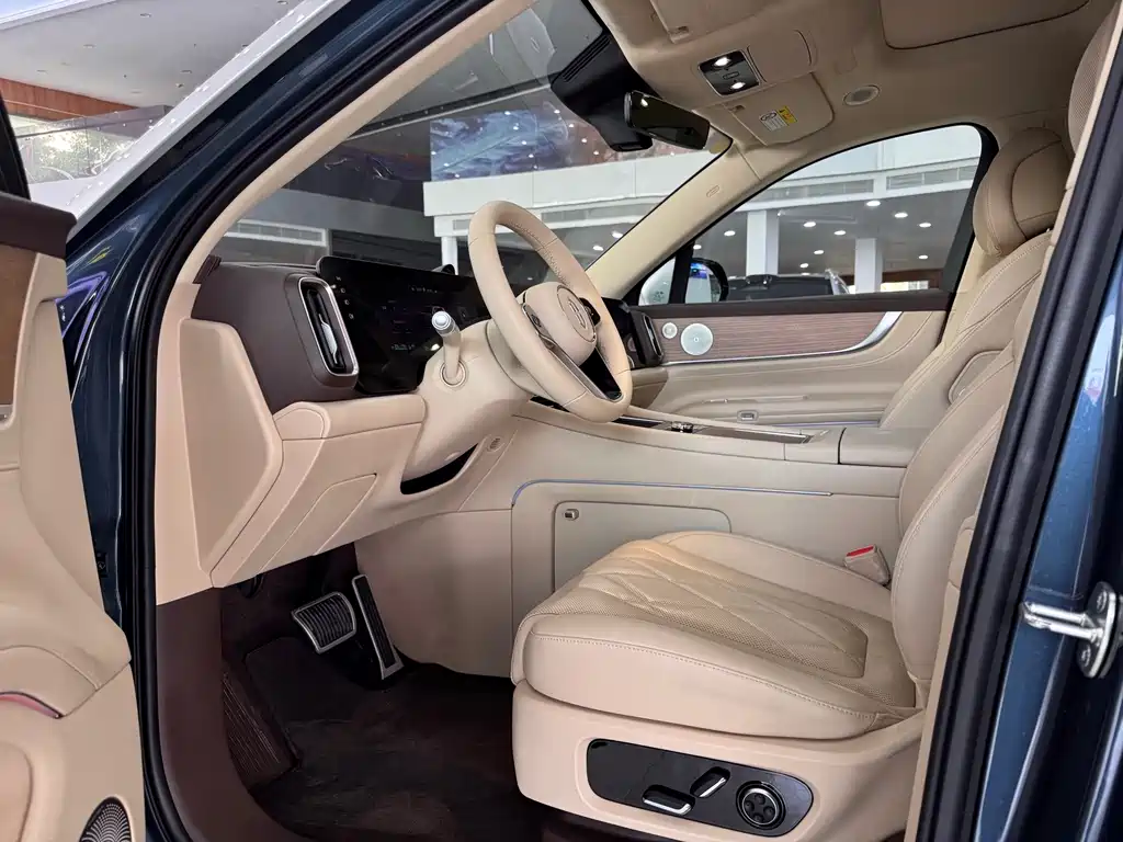 AITO ASK THE WORLD M9