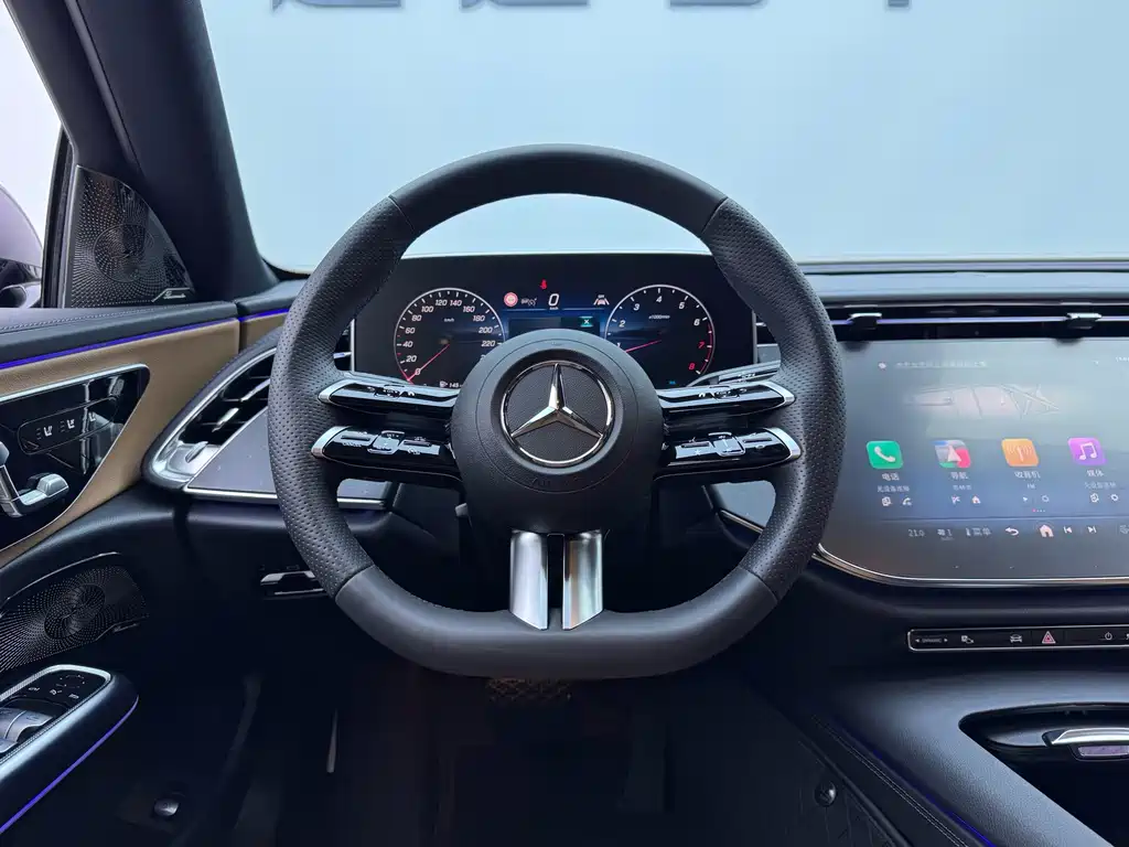 Mercedes-Benz E-Class — миниатюра 16