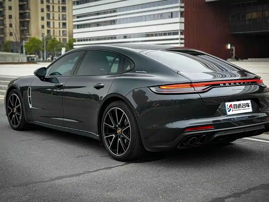 PORSCHE PANAMERA