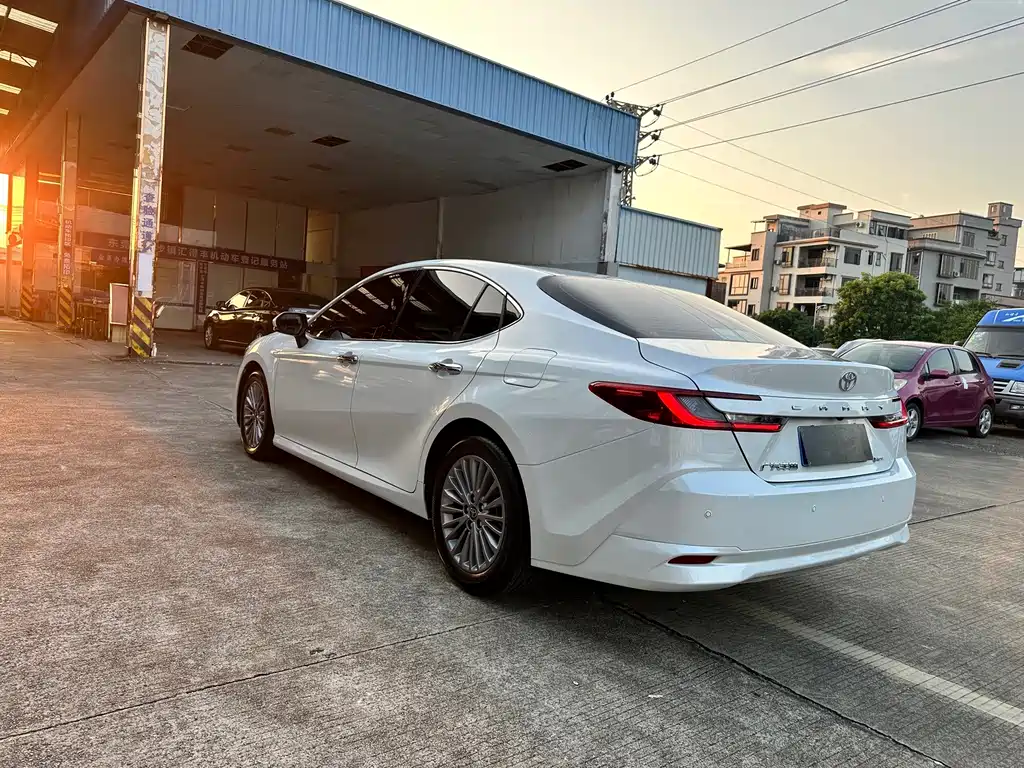 Toyota Camry — миниатюра 4