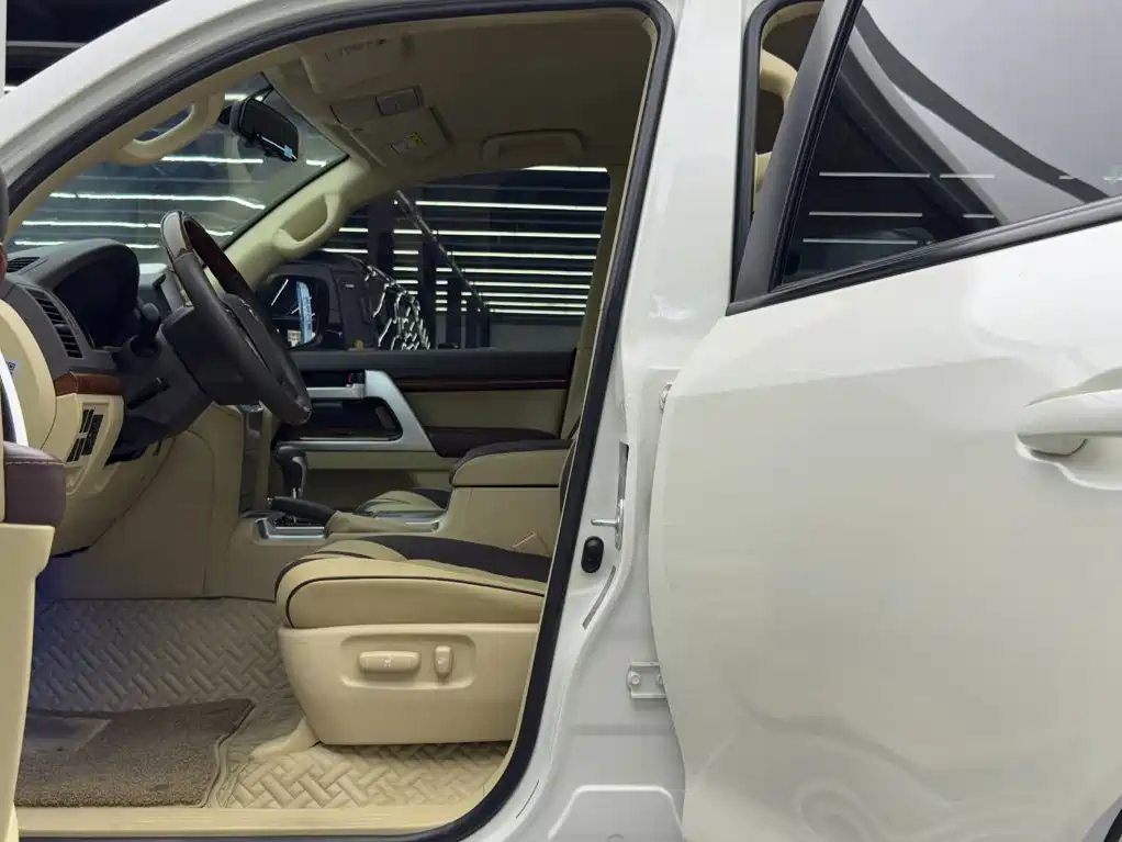 Toyota Land Cruiser — миниатюра 8