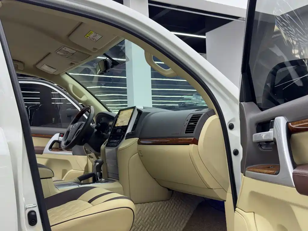 Toyota Land Cruiser — миниатюра 10