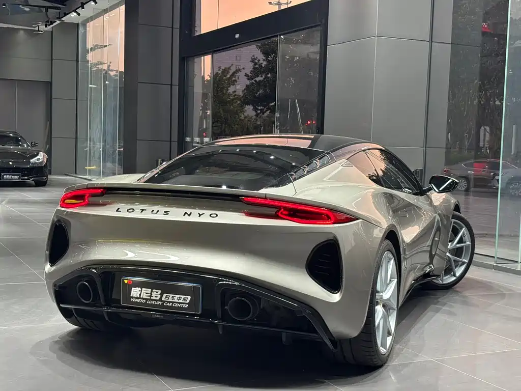 Lotus Emira — миниатюра 5