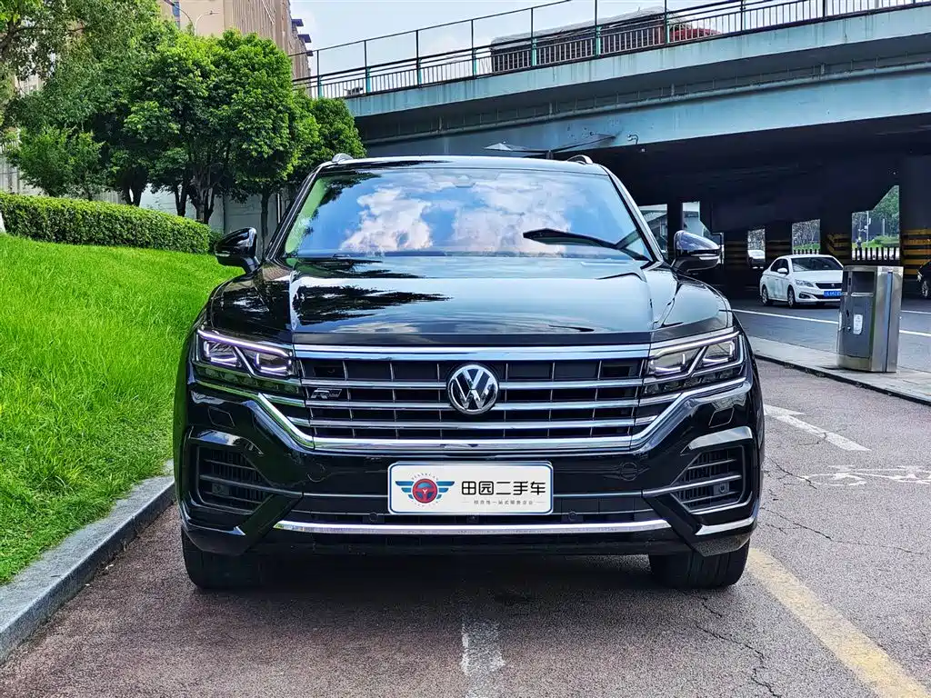 VOLKSWAGEN TOUAREG